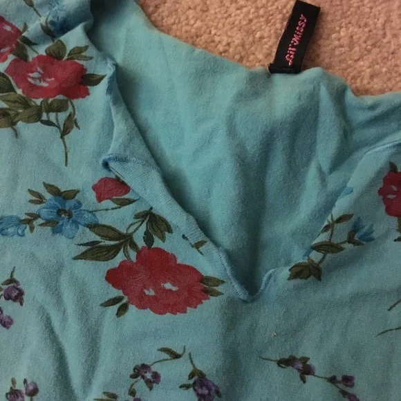 Very cute crop top - Picture 2 of 2